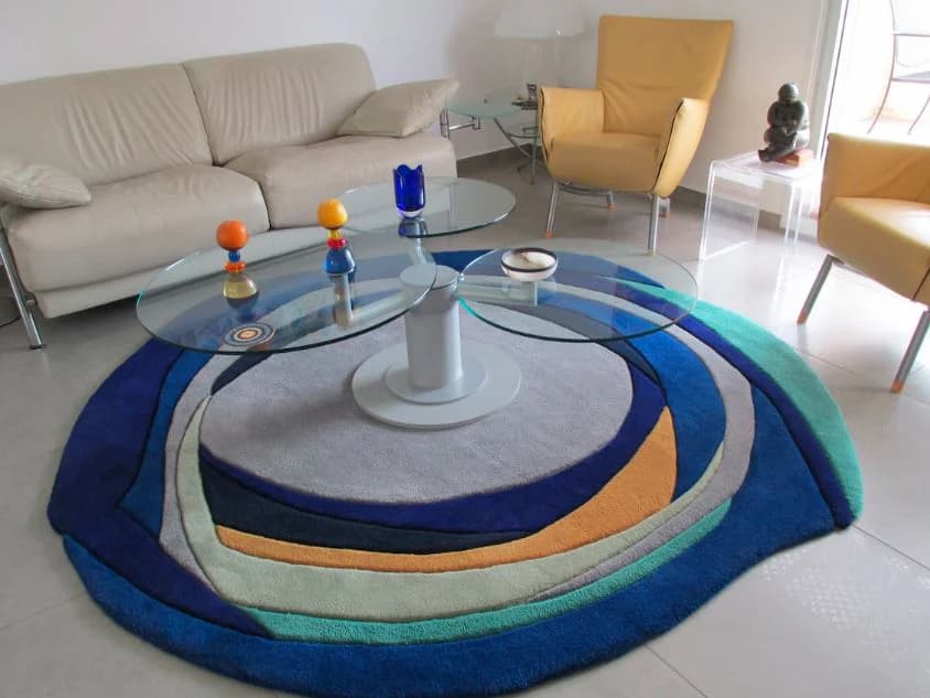 A spacious contemporary living area designed to maximize natural light and urban views.. - Thumbnail 2