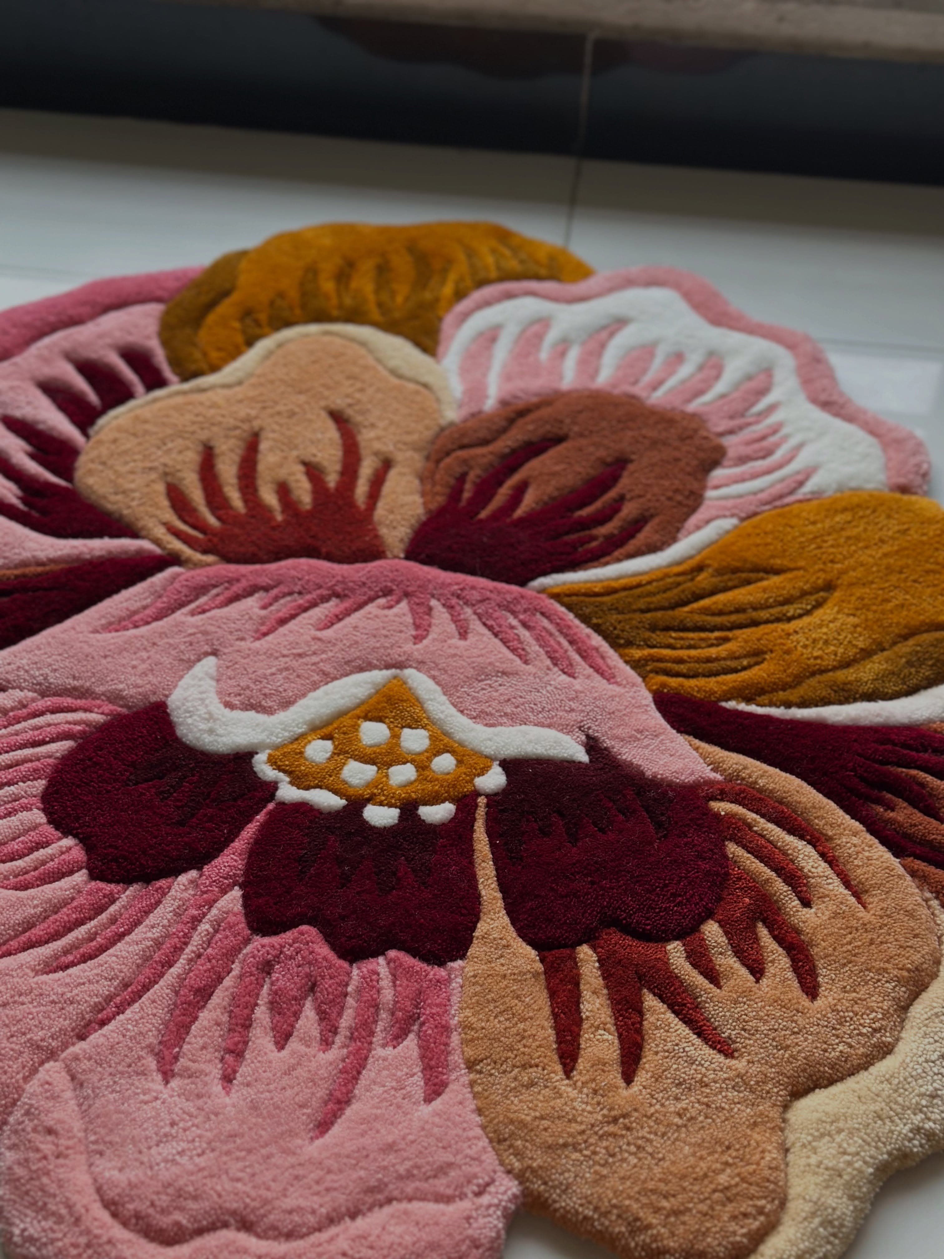 Luxury Flower Shaped Tufted Carpet for Bedroom & Living Room | Nuravi Carpet - Thumbnail 2