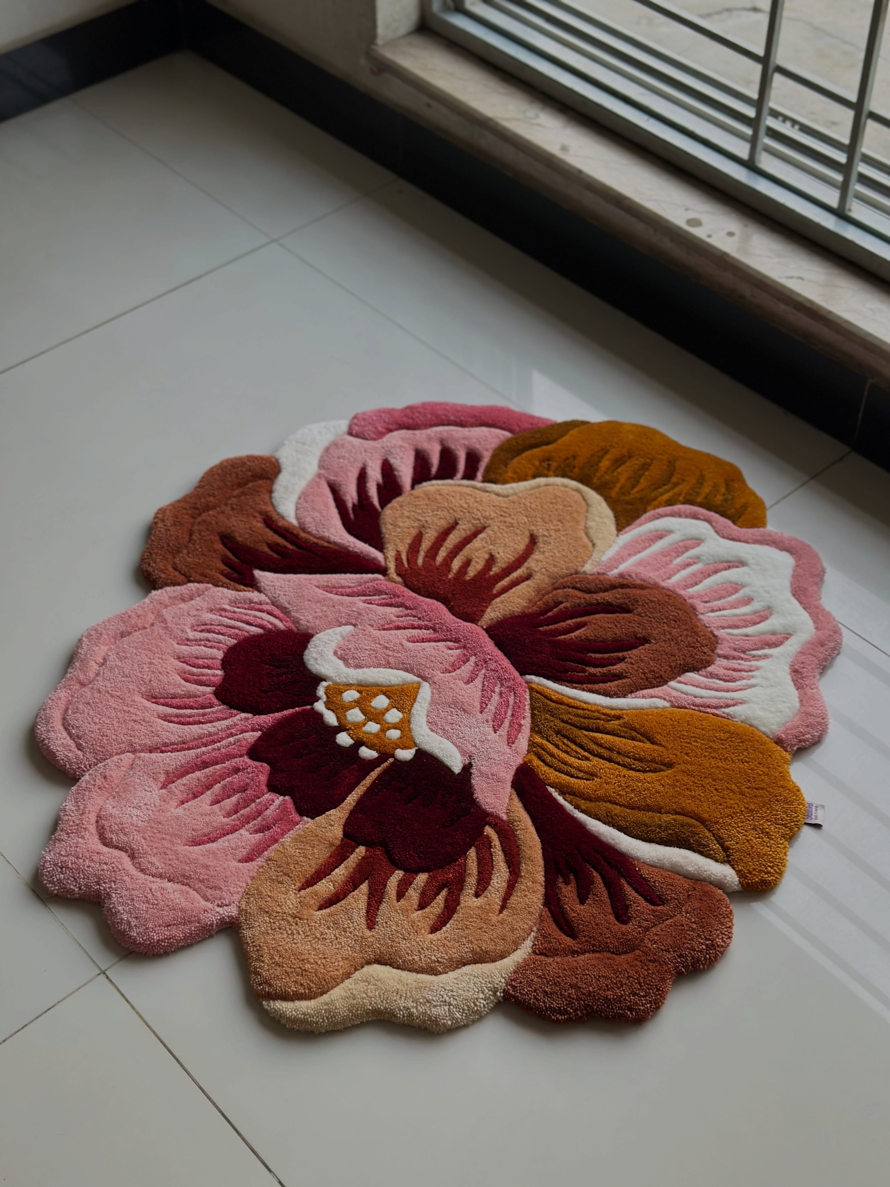 Luxury Flower Shaped Tufted Carpet for Bedroom & Living Room | Nuravi Carpet - View 1